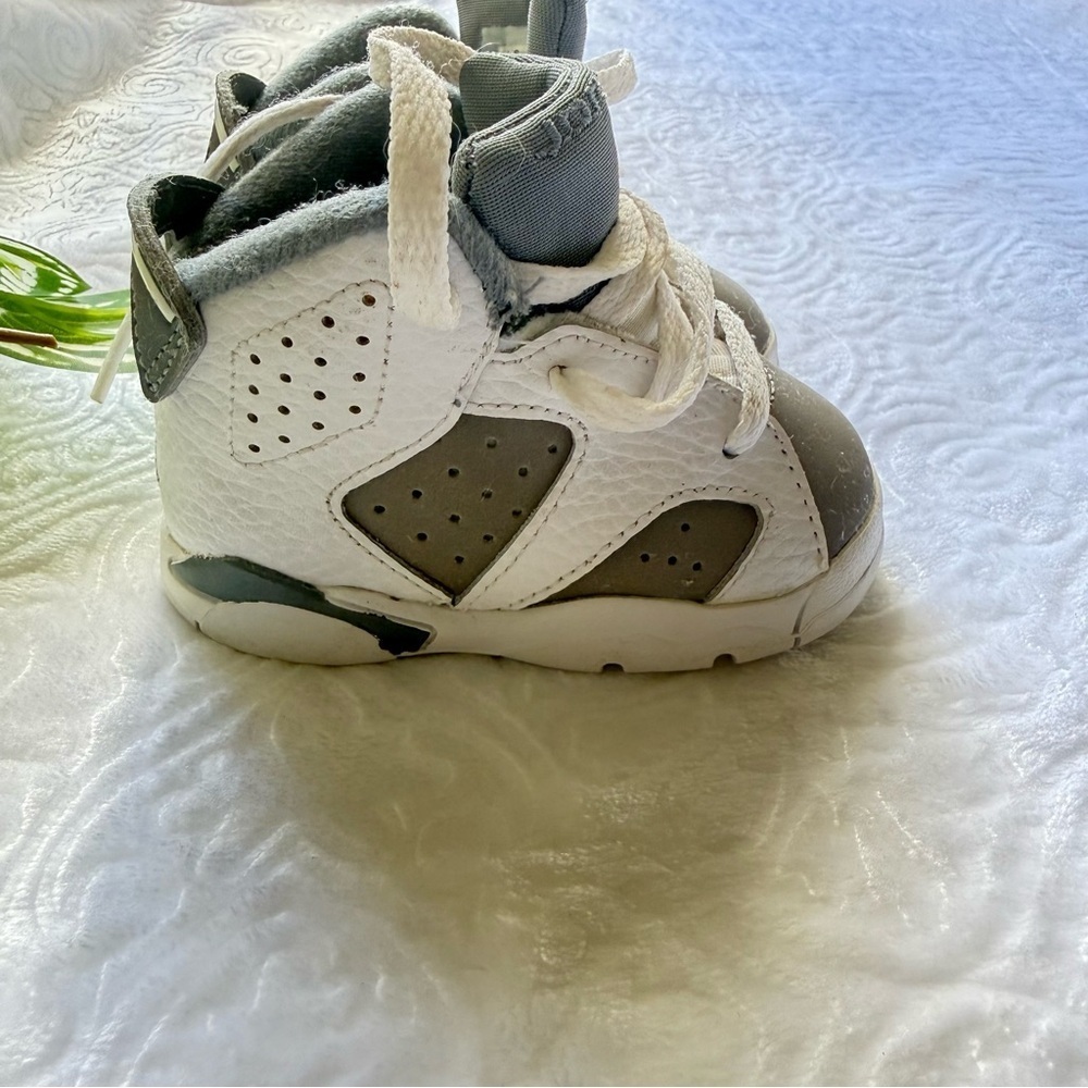 Jordan 6 Retro Baby Sneakers White Gray Size 3C - Picture 4 of 7